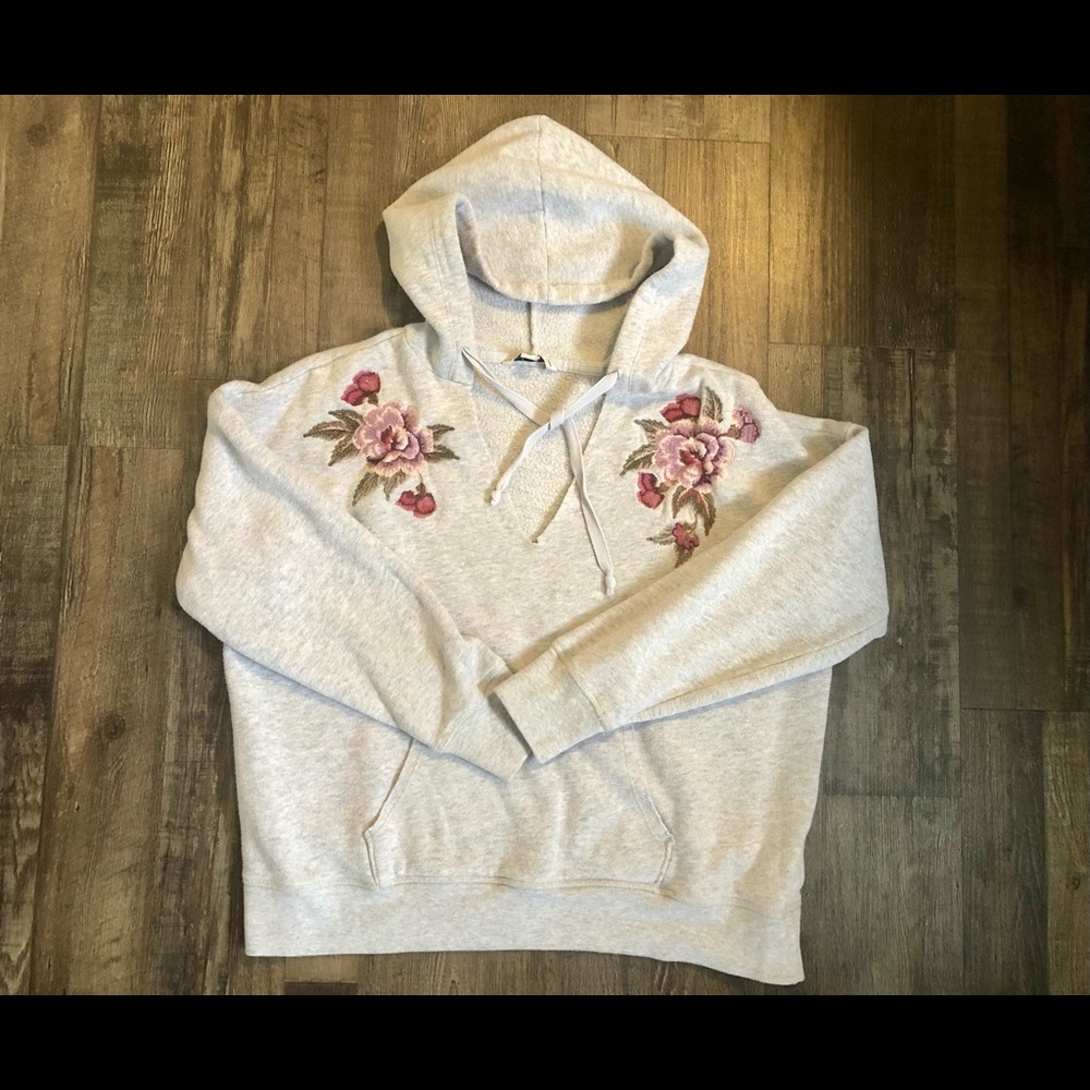 American Eagle V neck Sweater